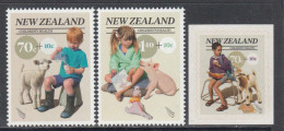 2013 New Zealand Health Farm Pets Pigs Complete Set Of 3 MNH @ BELOW FACE VALUE - Neufs