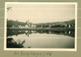 Orig. Foto 50er Jahre Dorf Am See Nähe Burglengenfeld Bei Schwandorf, Blick Auf Kirche Und Private Häuser - Schwandorf