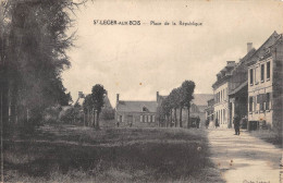 CPA 60 SAINT LEGER AUX BOIS / PLACE DE LA REPUBLIQUE - Autres & Non Classés