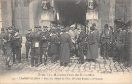 CPA 60 GRANDVILLIERS / PLACE DE L'HOTEL DE VILLE / OFFICIERS RUSSES ET FRANCAIS - Altri & Non Classificati