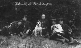 Carte Postale Photo Militaire Allemand BITSCH-BITCHE-57-Moselle-Soldaten-Chien- Schlachtfest-Bistch 1911 Photo Montag - Bitche