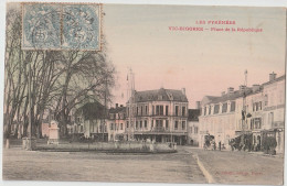 65 - VIC SUR BIGORRE - Place De La Republique - Cpa - Hautes Pyrénées - Vic Sur Bigorre