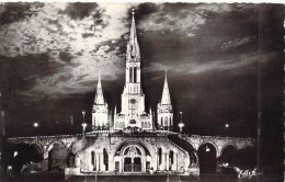 FRANCE - 65 - LOURDES - La Basilique Illuminée - Edit P Doucet - Carte Postale Ancienne - Lourdes