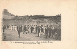 Guingamp * Fête De Saint Loup , Dérobée Rentrant En Ville * Fanfare Orchetre Coiffe Costume * Villageois - Guingamp