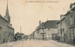 St Jouan De L'isle * Le Milieu Du Bourg Du Village * Villageois - Autres & Non Classés