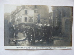 RARE - CARTE PHOTO 75 PARIS : LES INVENTAIRES DANS LES EGLISES : La Résistance - Une Des Pompes Inonde Les Manifestants - Demonstrationen