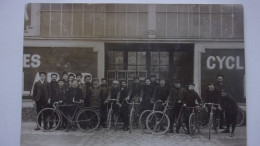 92 RARE CARTE PHOTO 1907 CYCLES LABOR  GROUPE OUVRIERS  BICYCLETTE VELO FABRICATION - Ciclismo