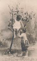 Deux Enfants Arbre En Frleurs Amitié 1901 - Scènes & Paysages