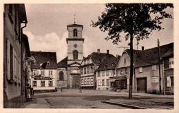 Carte Vers 1950 BRUMATH / PLACE DE LA LIBERTE ET EGLISE CATHOLIQUE - Brumath