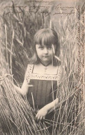 Petite Fille Dans De L'herbe Haute Cachet Suisse 1902 Fillette - Scènes & Paysages