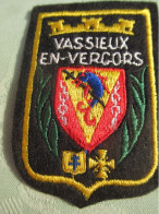 Ecusson Tissu Ancien / France /VASSIEUX En VERCORS / Drôme/ Auvergne Rhône Alpes /Vers 1960 -1970      ET411 - Scudetti In Tela