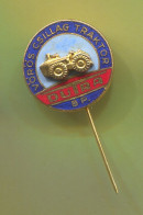 DUTRA - Tractor Trattore Traktor, Agro Mechanization, Landmachinen, Enamel, Vintage Pin  Badge Abzeichen - Transports