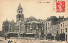 Laval * Place Et La Cathédrale * Coiffeur * Les Halles - Laval