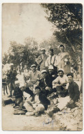 CPA Photo - Groupe De Militaires, Au Repos. Depuis Cassis (B Du R) 1910 - Characters