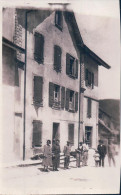 Lavigny VD, Les Habitants Devant La Maison (2802) - Lavigny