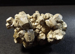 Vanadinite ( Var. Endlichite ) ( 4.5 X 3.5 X 3 Cm )  Touissit-Bou Beker -  Jerada - Morocco - Minéraux