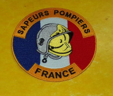 TISSU PATCH :  SAPEURS POMPIERS FRANCE , DIAMETRE 9 CM , BON ETAT VOIR PHOTOS . POUR TOUT RENSEIGNEMENT ME CONTACTER. RE - Ecussons Tissu