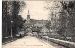 28 COURTALAIN - Vue Prise De L'avenue De La Gare. Animée.  Carte Vierge. - Courtalain