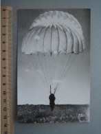 Avion - Aviation - PARACHUTE - Parachutisme