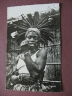 CPA PHOTO AFRIQUE CONGO Indigene En Costume De Parade FEMME COIFFE A PLUMES - Congo Français