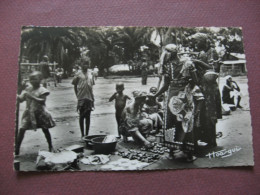 CPA PHOTO AFRIQUE CONGO BRAZZAVILLE Le Marché De Poto Poto ANIMEE FEMMES Et ENFANTS - Brazzaville