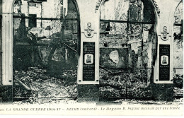 Cpa  Reims  La Grande Guerre, Le Magasin E Sigaut Incendié Par Une Bombe - Reims