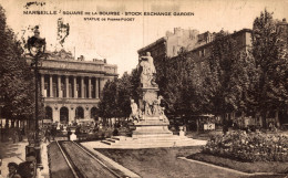 N°107004 -cpa Marseille -square De La Bourse- - Parks, Gärten