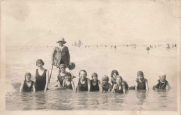 FRANCE - Berck-Plage - Photo De Famille à La Plage - Animé - Béquilles - Carte Postale Ancienne - Berck