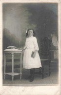 CPA - Photographie - Petite Fille Lors De Sa Première Communion - Carte Postale Ancienne - Abbildungen