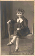 CPA - Photographie - Petite Fille Aux Cheveux Courts - J. ADAM - Carte Postale Ancienne - Abbildungen