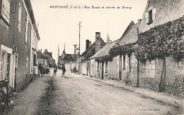 Restigné * Rue Basse Et Entrée Du Bourg - Autres & Non Classés