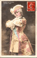 ARTISTE - Melle J. SAULIER  Théâtre Des Variétés - Le Petit Duc  - Femme Photo Paul Boyer - Teatro