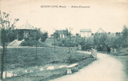 Quessy Cité * Rue Et Les Buttes Chaumont * Kiosque à Musique - Autres & Non Classés