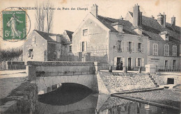 Dourdan        91         Le Pont Du Puits Des Champs  N° 31 - Pli -    (voir Scan) - Dourdan