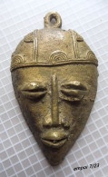 Masque Miniature En Bronze Ou Laiton ~ Art Populaire Africain - Bronzes