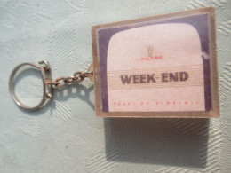 Porte-Clé Publicitaire Ancien/ Cigarettes  / WEEK-END/ Filtre/ Plastique/ Vers 1960-1970   POC589 - Key-rings