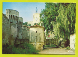 84 PERNES LES FONTAINES Les Remparts Et La Tour De L'Horloge En 1985 - Pernes Les Fontaines