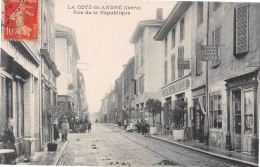 La COTE-SAINT-ANDRE (Isère) - Rue De La République - Café Du Siècle, Papeterie Choupot - Voyagé 1913 (2 Scans) - La Côte-Saint-André