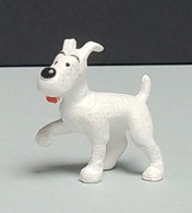 Tintin : Figurine MILOU émise Chez MOULINSART SA En 2002 En Plastique Rigide - H. 30mm ( Voir Photos ). - Tim & Struppi