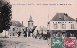 Voisins  Le Bretonneux - Place De L'Eglise Et Monument Aux Morts De La Guerre  - CPA °J - Altri & Non Classificati