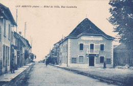 Cpa - 38 - Les Abrets - Personnages - Hotel De Ville , Rue Gambetta - Edi Combier - Les Abrets