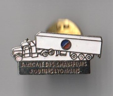 PIN'S  THEME TRANSPORT AMICALE DES CHAUFFEURS ROUTIERS  LYONNAIS - Transports