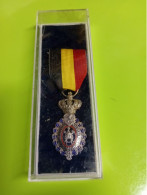 Une Médaille De Travail - Professionnels / De Société