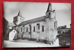 CPSM Petit Format - Lencloitre -(Vienne) - Eglise Notre Dame - Lencloitre