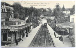 C. P. A. : 92 : La Gare De SEVRES VILLE D'AVRAY, Train Venant De Paris, Timbre En 1906 - Sevres