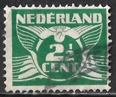 Plaatfout Groen Puntje Bovenin De Grote 2 In 1924-1925 Vliegende Duif 2½ Ct Groen Zonder WM NVPH 146 PM 3 - Variétés Et Curiosités