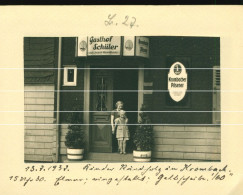 Orig. Foto 1937 Krombach Kreuztal Gasthof Schüler, Kinder Des Inhaber Josef Rundholz Im Eingang, Krombacher Pilsener - Kreuztal