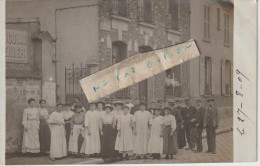 MONTROUGE - Un Très Grand Groupe De Personnes Qui Pose En 1909 ( Carte Photo ) - Montrouge