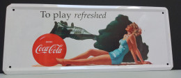 Plaque émaillée COCA-COLA.( Dimensions : Longueur : 27 Cm / Largeur : 11 Cm. ) - Emailplaten (vanaf 1961)