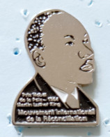 Pin's Martin Luther King Mouvement International De La Réconciliation - Personnes Célèbres